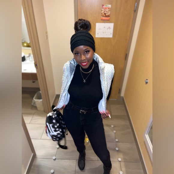 Large women’s silver puffer - Picture 5 of 10